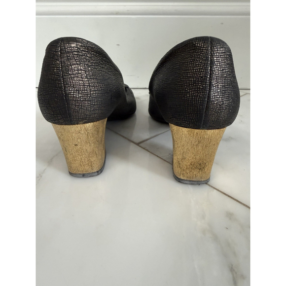 LANVIN Metallic Black Gold Block Heel Pumps Size 38 US 7 Women Leather Heels 2” - Picture 5 of 11